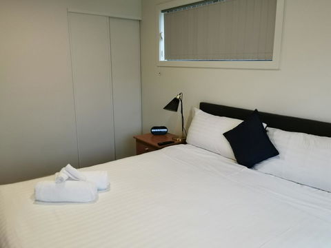 Youngtown Executive Apartments - 2BR Included, Free Parking & Wifi, Sofa Bed & Cot Fee Applies - Accommodation 4U 12