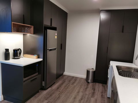 Youngtown Executive Apartments - 2BR Included, Free Parking & Wifi, Sofa Bed & Cot Fee Applies - Accommodation 4U 33