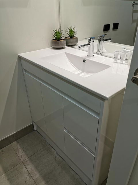 Youngtown Executive Apartments - 2BR Included, Free Parking & Wifi, Sofa Bed & Cot Fee Applies - Accommodation 4U 37