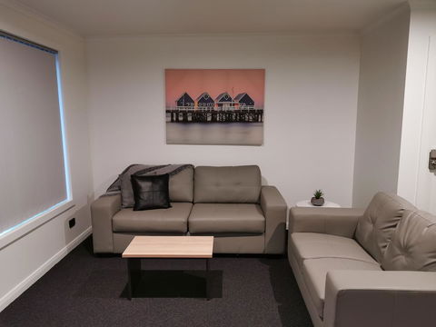 Youngtown Executive Apartments - 2BR Included, Free Parking & Wifi, Sofa Bed & Cot Fee Applies - Accommodation 4U 4