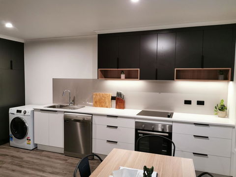 Youngtown Executive Apartments - 2BR Included, Free Parking & Wifi, Sofa Bed & Cot Fee Applies - Accommodation 4U 1