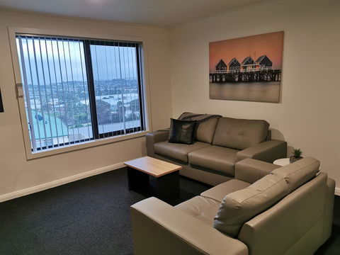 Youngtown Executive Apartments - 2BR Included, Free Parking & Wifi, Sofa Bed & Cot Fee Applies - Accommodation 4U 35