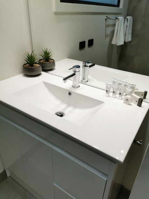 Youngtown Executive Apartments - 2BR Included, Free Parking & Wifi, Sofa Bed & Cot Fee Applies - Accommodation 4U 38