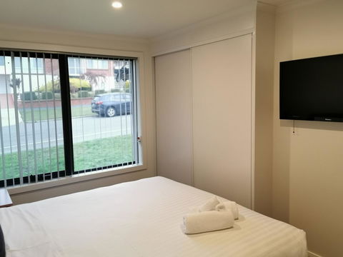 Youngtown Executive Apartments - 2BR Included, Free Parking & Wifi, Sofa Bed & Cot Fee Applies - Accommodation 4U 8