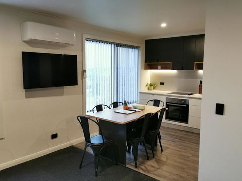 Youngtown Executive Apartments - 2BR Included, Free Parking & Wifi, Sofa Bed & Cot Fee Applies - Accommodation 4U 0