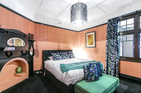 Insomnia On Elizabeth - Accommodation 4U 2