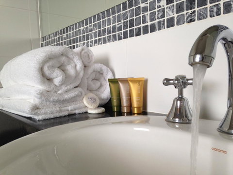 Auldington Hotel - Accommodation 4U 14