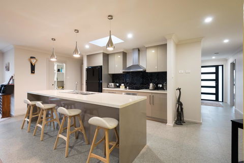 Euphoria House - Accommodation 4U 9
