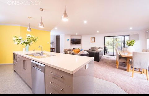 Euphoria House - Accommodation 4U 14