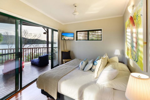 NEWLY BEAUTFULLY RENOVATED 16 The Casuarina - 3 Bedroom House With 180 Degree Ocean Views - Accommodation 4U 2