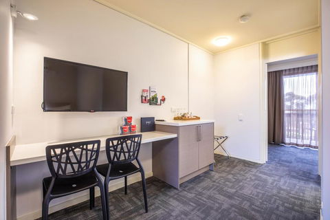 Nightcap At Shoppingtown Hotel - Accommodation 4U 3