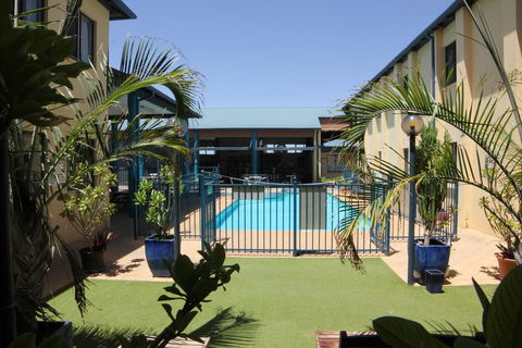 Ningaloo Coral Bay Backpackers - Accommodation 4U 2