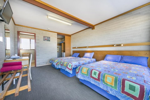 Nullarbor Roadhouse - Accommodation 4U 1