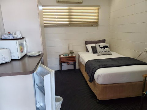 O'Sheas Windsor Hotel - Accommodation 4U 1