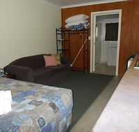 Oakridge Motel Tourist Park - Accommodation 4U