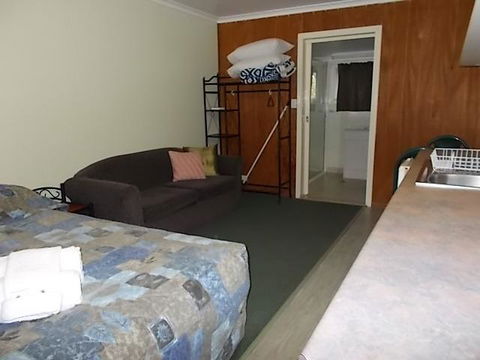 Oakridge Motel Tourist Park - Accommodation 4U 0