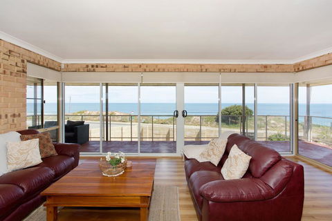 Ocean View Beach House - Accommodation 4U 0