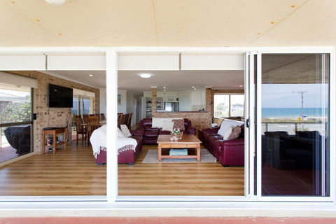 Ocean View Beach House - Accommodation 4U 2