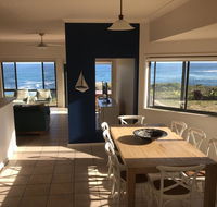 Ocean Views' 4 Ocean Street - air conditioned luxury with beautiful ocean views - Accommodation 4U