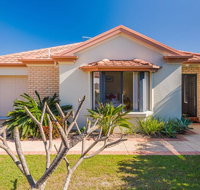 Oceania Cottage - LJHooker Yamba - Accommodation 4U