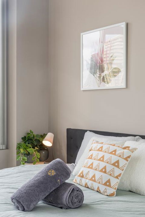 Olympic Park Near Qudos Bank Arena King Bed 1BR 1Bath Sleeps 6 Air-cond Parking - Accommodation 4U 3