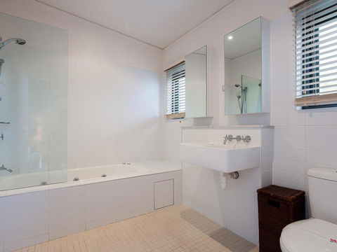 One Mile Ridge', 12a/26 One Mile Close - Stunning Views, Air Con, Infinity Pool - Accommodation 4U 2