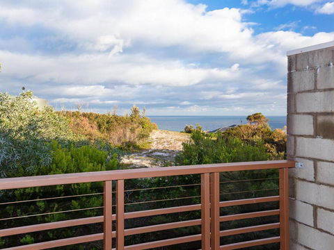 One Mile Ridge', 12a/26 One Mile Close - Stunning Views, Air Con, Infinity Pool - Accommodation 4U 0