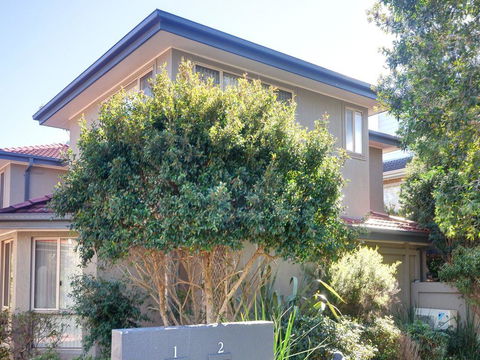 One Street Back From The Surf Beach - Accommodation 4U 0