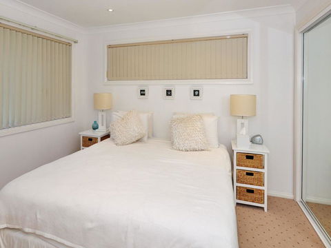 One Street Back From The Surf Beach - Accommodation 4U 2