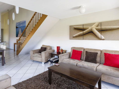One Street From Main Beach - Accommodation 4U 2