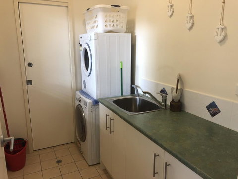Our Beach House - Accommodation 4U 2