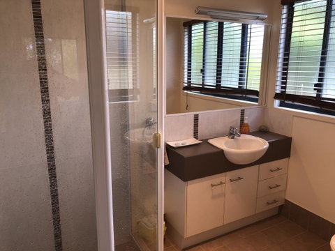 Our Beach House - Accommodation 4U 3