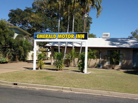 Overflow Emerald Motor Inn - Accommodation 4U 1