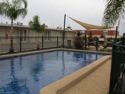 Overlander Hotel Motel - Accommodation 4U 0