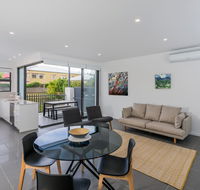 Oxford Steps - Executive 2BR Bulimba Apartment Across from the Park on Oxford St - Accommodation 4U