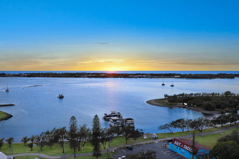 Palmerston Tower - Accommodation 4U 3