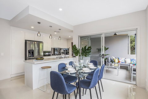 Park Avenue Luxe Townhouse Brand New Sleeps 9 - Accommodation 4U 3