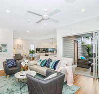 Park Avenue Townhouse Retreat Brisbane Sleeps 10 - Accommodation 4U