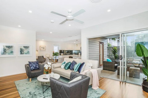 Park Avenue Townhouse Retreat Brisbane Sleeps 10 - Accommodation 4U 0