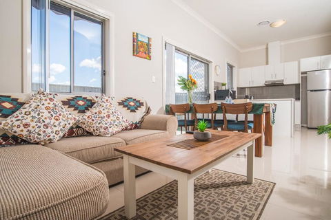 PEACEFUL 2Kingbed RootyHill Townhouse Near Station - Accommodation 4U 0