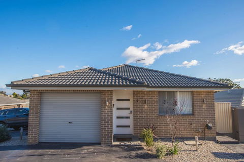 PEACEFUL 2Kingbed RootyHill Townhouse Near Station - Accommodation 4U 2