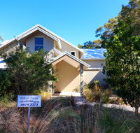 Pelican Escape Executive Home at Raffertys Resort - Accommodation 4U