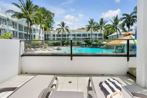Peppers 3111- 3112 Two Bedroom Apartment Spa Suite - Accommodation 4U 2