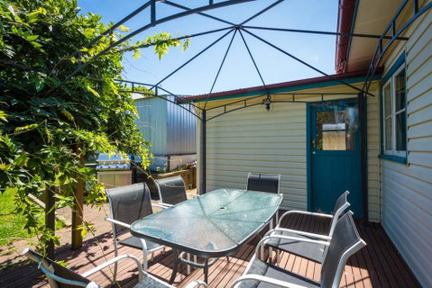 Pet Friendly Beach Cottage @ Ballingalla - Accommodation 4U 1