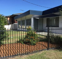 Pet Friendly home walking distance to Surf Beach - North St Woorim - Accommodation 4U