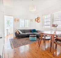 Picturesque Bellevue Hill 2BR Apt. Courtyard - Accommodation 4U
