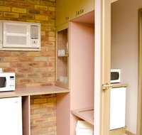 Pines Country Club Motor Inn - Accommodation 4U