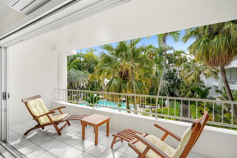 Poolside Apt In Alamanda Beachfront Resort (77) - Accommodation 4U 0