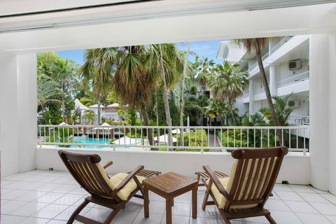 Poolside Apt In Alamanda Beachfront Resort 74 - Accommodation 4U 0