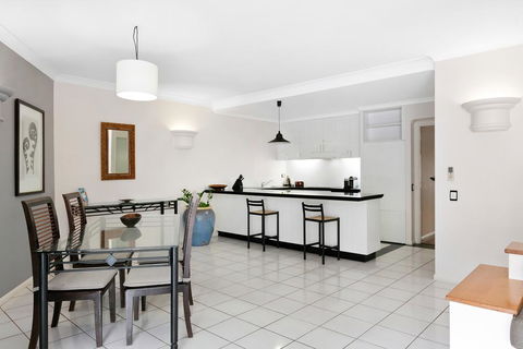 Poolside Apt In Alamanda Beachfront Resort 74 - Accommodation 4U 3